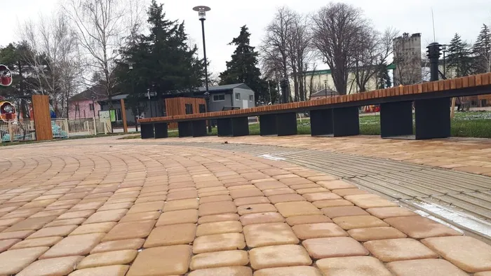 ef37e42f-6459-4dee-b13f-041671578ac2